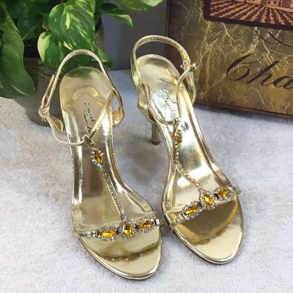 ⭐️👠SWEET SEVENTEEN GOLD JEWELED HEELS-NWOT👠⭐️ - Picture 3 of 8